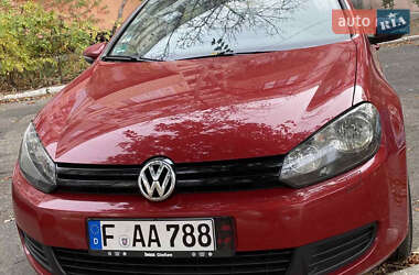 Хэтчбек Volkswagen Golf 2010 в 