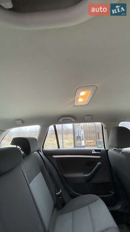 Универсал Volkswagen Golf 2010 в Хусте