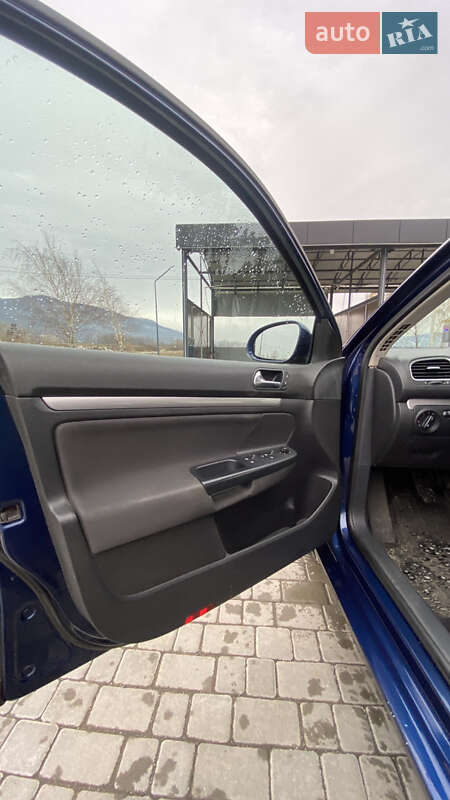 Универсал Volkswagen Golf 2010 в Хусте