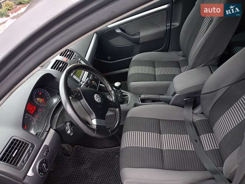 Хетчбек Volkswagen Golf 2008 в Благовіщенську