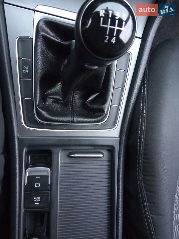 Універсал Volkswagen Golf 2016 в Сарнах