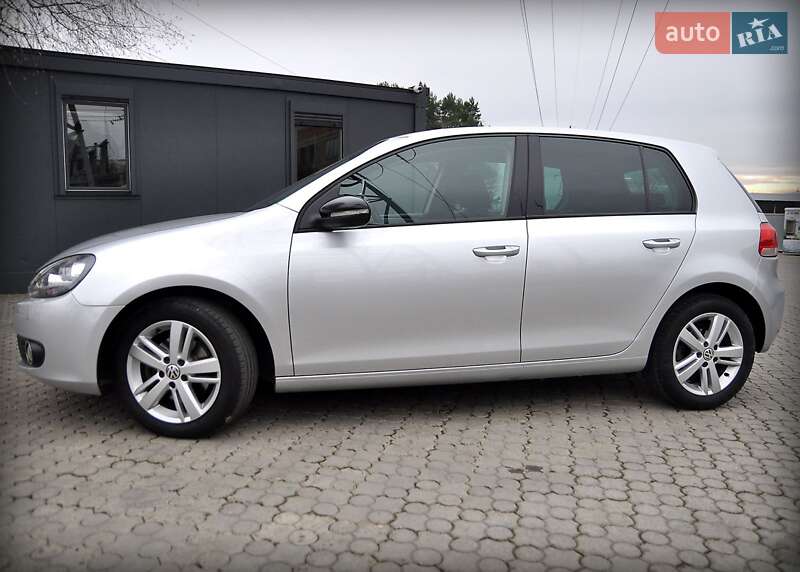 Хетчбек Volkswagen Golf 2012 в Чернівцях