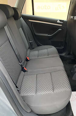 Універсал Volkswagen Golf 2012 в 