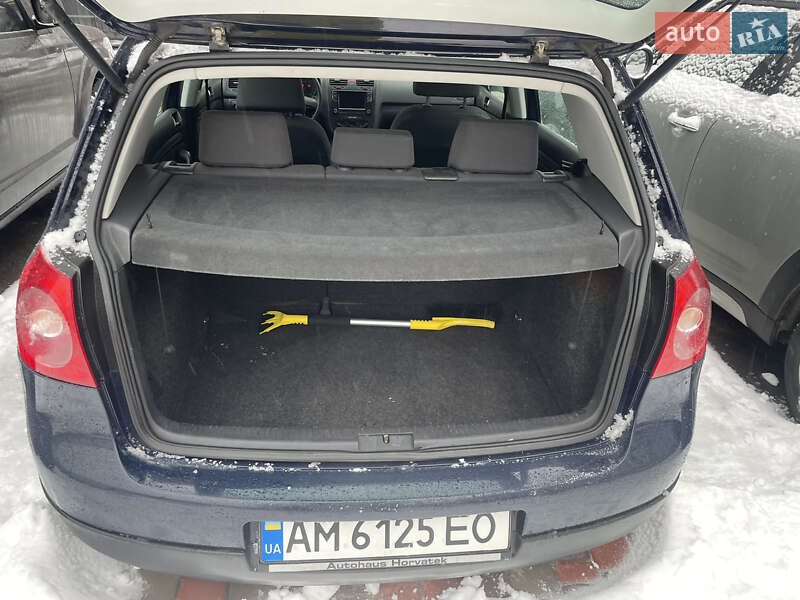 Хэтчбек Volkswagen Golf 2004 в Ворзеле