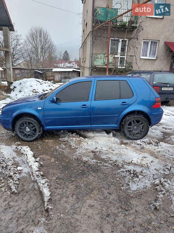Хетчбек Volkswagen Golf 2001 в Перечині