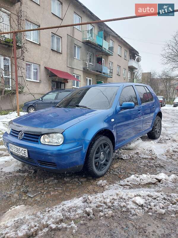 Хетчбек Volkswagen Golf 2001 в Перечині