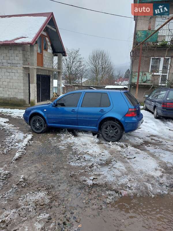 Хетчбек Volkswagen Golf 2001 в Перечині