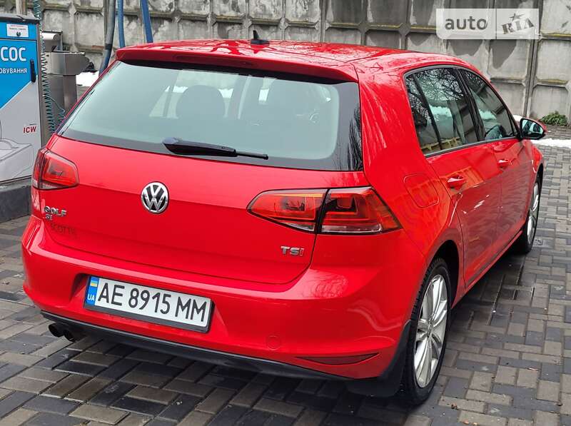 Хетчбек Volkswagen Golf 2015 в Дніпрі