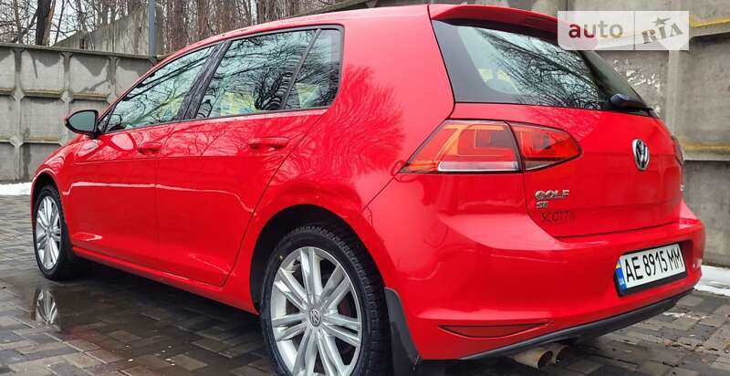 Хетчбек Volkswagen Golf 2015 в Дніпрі