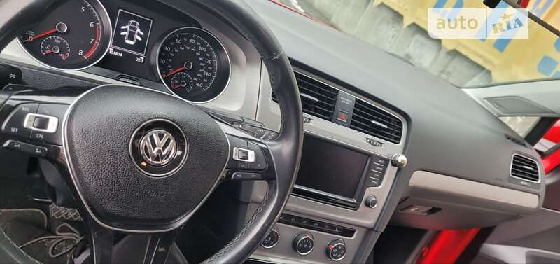 Хетчбек Volkswagen Golf 2015 в Дніпрі