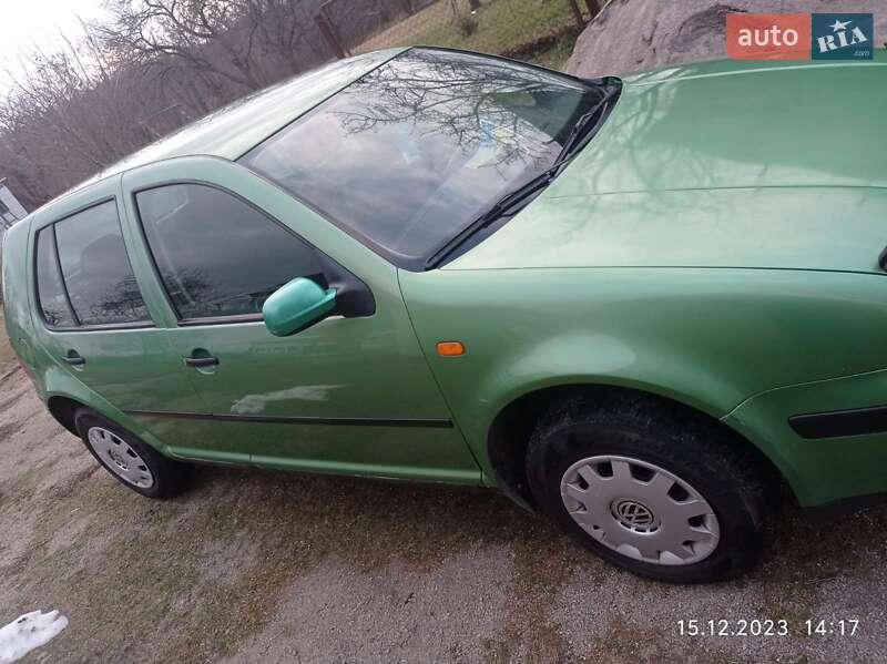 Хетчбек Volkswagen Golf 1998 в Кропивницькому