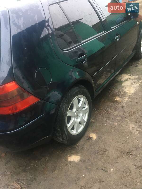 Хетчбек Volkswagen Golf 2001 в Луцьку