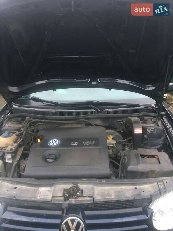 Хетчбек Volkswagen Golf 2001 в Луцьку