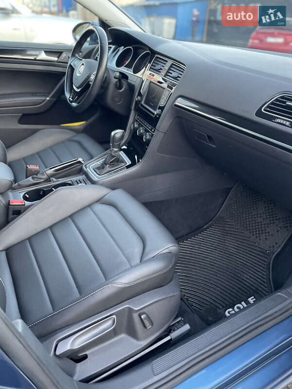 Універсал Volkswagen Golf 2016 в Києві