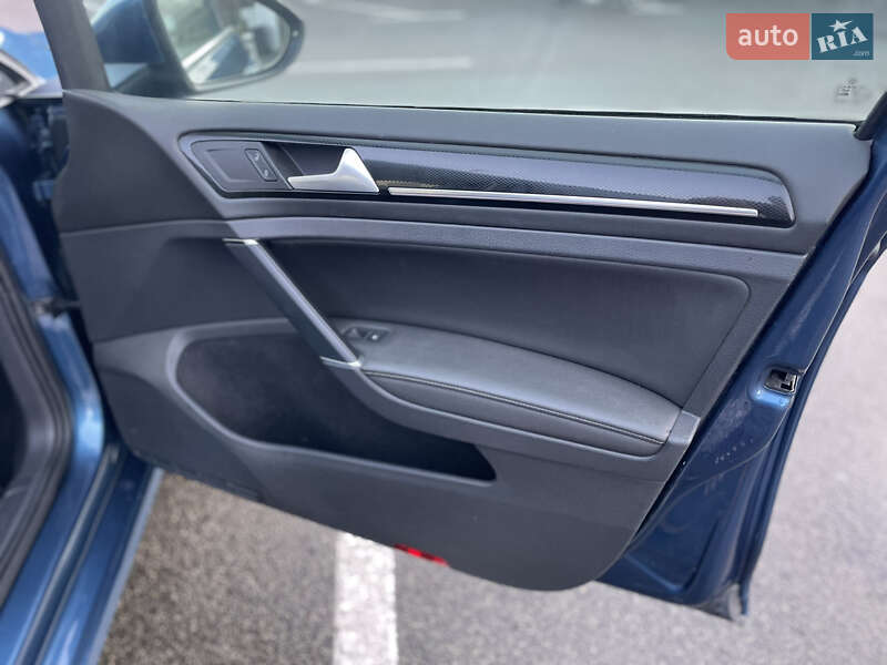 Універсал Volkswagen Golf 2016 в Києві