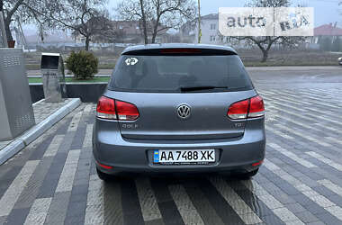 Хэтчбек Volkswagen Golf 2010 в Ужгороде