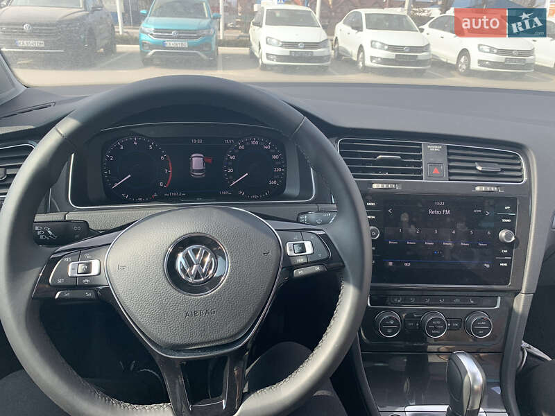 Хетчбек Volkswagen Golf 2020 в Чернівцях