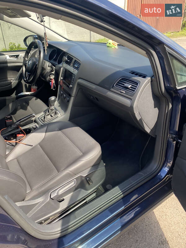 Хетчбек Volkswagen Golf 2015 в Дніпрі