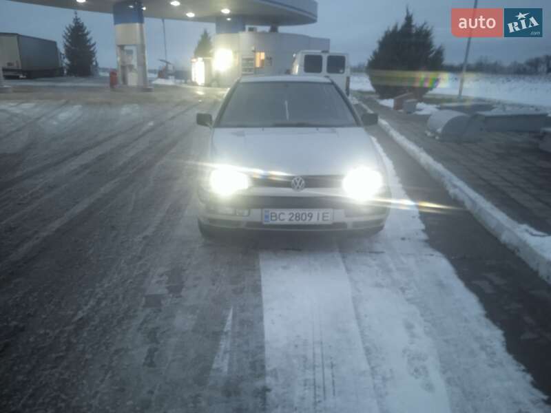 Хэтчбек Volkswagen Golf 1997 в Яворове