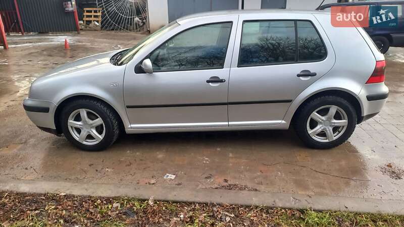 Хетчбек Volkswagen Golf 2002 в Чемерівцях