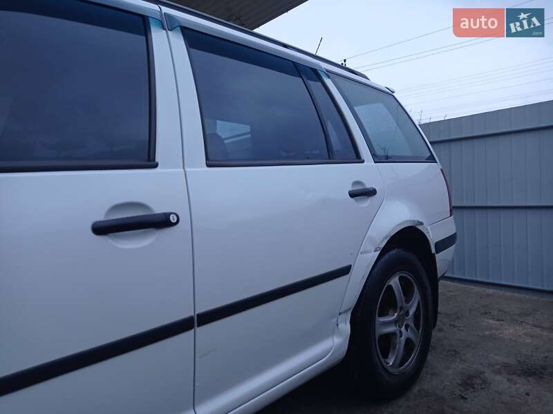 Универсал Volkswagen Golf 2001 в Березанке