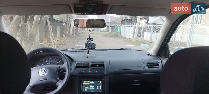 Хетчбек Volkswagen Golf 2000 в Чернівцях