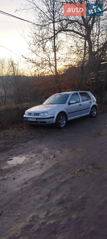 Хетчбек Volkswagen Golf 2000 в Чернівцях