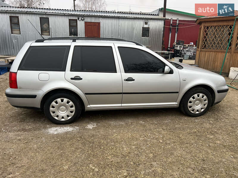 Універсал Volkswagen Golf 2005 в Звягелі