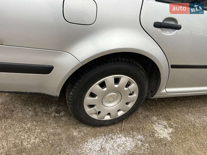 Універсал Volkswagen Golf 2005 в Звягелі