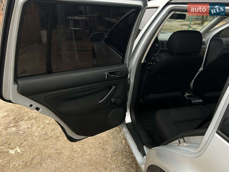 Універсал Volkswagen Golf 2005 в Звягелі