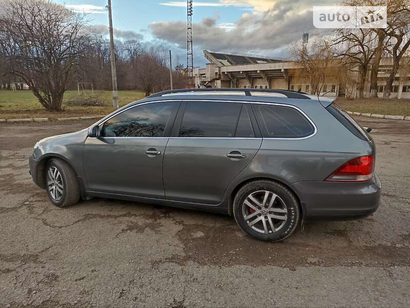 Універсал Volkswagen Golf 2010 в Івано-Франківську