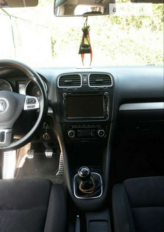 Універсал Volkswagen Golf 2010 в Івано-Франківську