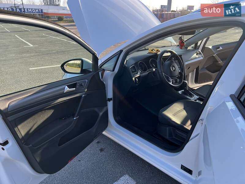 Универсал Volkswagen Golf 2018 в Ужгороде