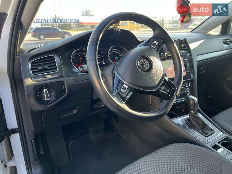 Универсал Volkswagen Golf 2018 в Ужгороде