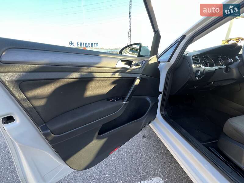 Универсал Volkswagen Golf 2018 в Ужгороде