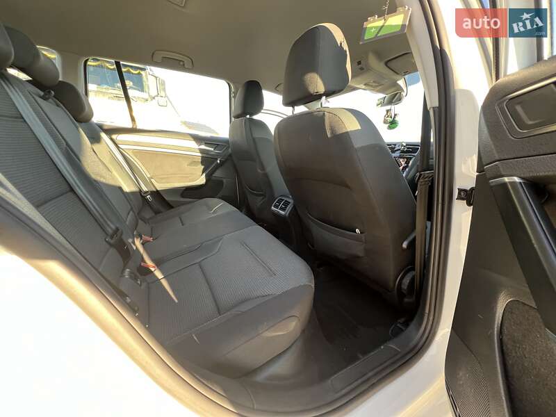 Универсал Volkswagen Golf 2018 в Ужгороде