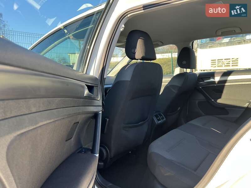 Универсал Volkswagen Golf 2018 в Ужгороде