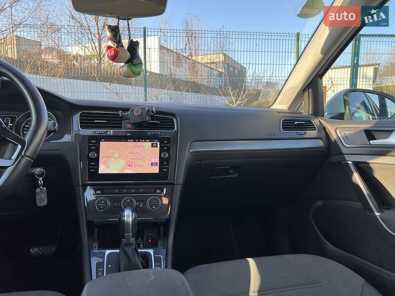 Универсал Volkswagen Golf 2018 в Ужгороде