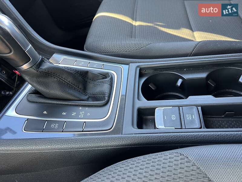 Универсал Volkswagen Golf 2018 в Ужгороде