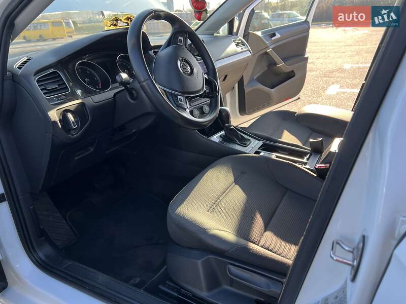 Универсал Volkswagen Golf 2018 в Ужгороде