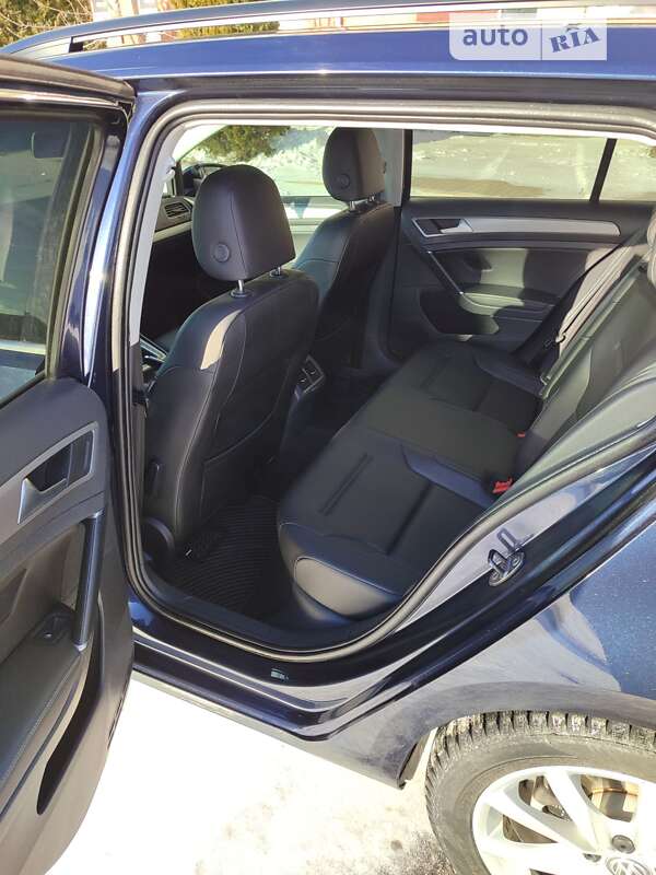 Універсал Volkswagen Golf 2016 в Кропивницькому