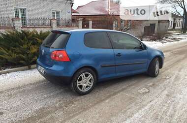 Хетчбек Volkswagen Golf 2003 в Краснограді