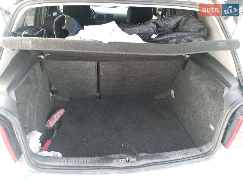 Хетчбек Volkswagen Golf 2003 в Рівному