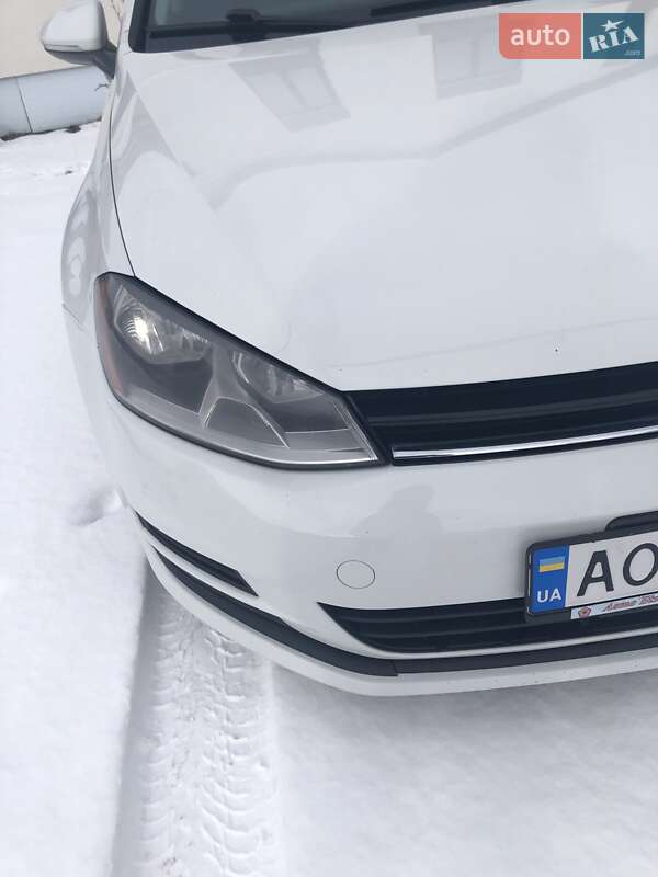 Хетчбек Volkswagen Golf 2017 в Міжгір'ї