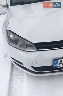 Хетчбек Volkswagen Golf 2017 в 