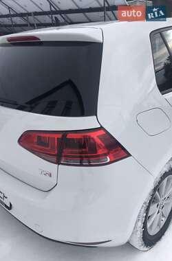 Хетчбек Volkswagen Golf 2017 в 