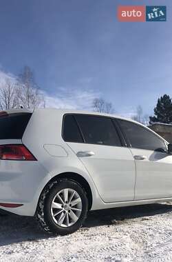 Хетчбек Volkswagen Golf 2017 в 