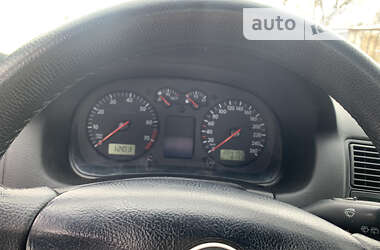Хетчбек Volkswagen Golf 2002 в 