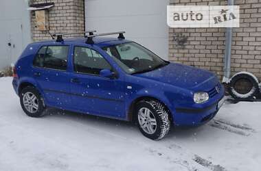 Хетчбек Volkswagen Golf 2001 в Харкові