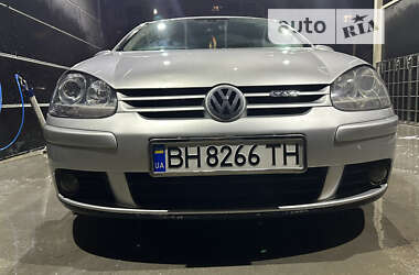 Хетчбек Volkswagen Golf 2006 в Южному